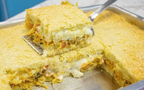 A MELHOR TORTA DE FRANGO CREMOSA DO MUNDO