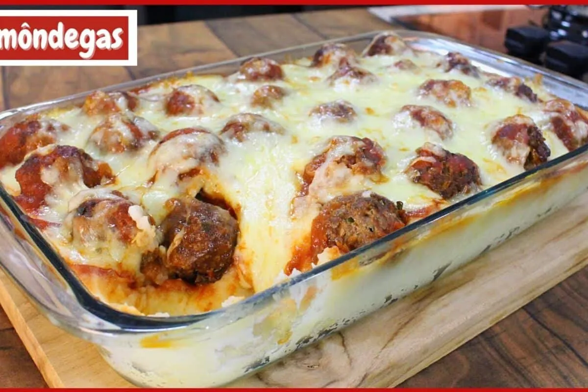 Almondegas com pure de batata bem cremoso e gratinado no for