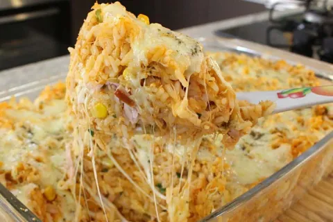 Arroz de forno com frango uma receita completa e muito sabor