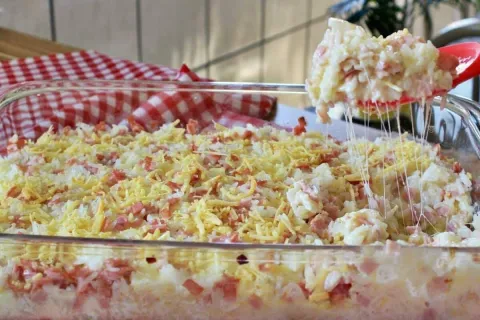Arroz de forno cremoso com recheio bem caprichado para uma r