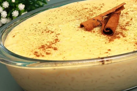 Arroz doce com milho de latinha super cremoso e muito facil 