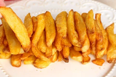 Batata frita na airfryer crocante e sequinha para acompanhar