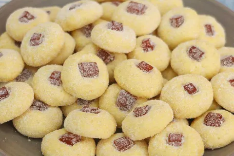 Biscoito amanteigado com goiabada que derrete na boca e nao 