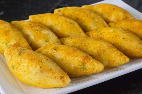 Bolinho de aipim facil e delicioso aquela receita de vo que 
