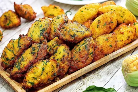 Bolinho de milho verde um petisco maravilhoso e simples croc