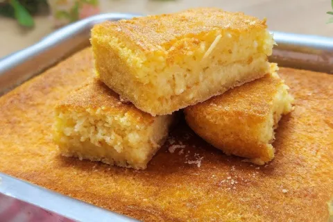 Bolo cremoso de mandioca