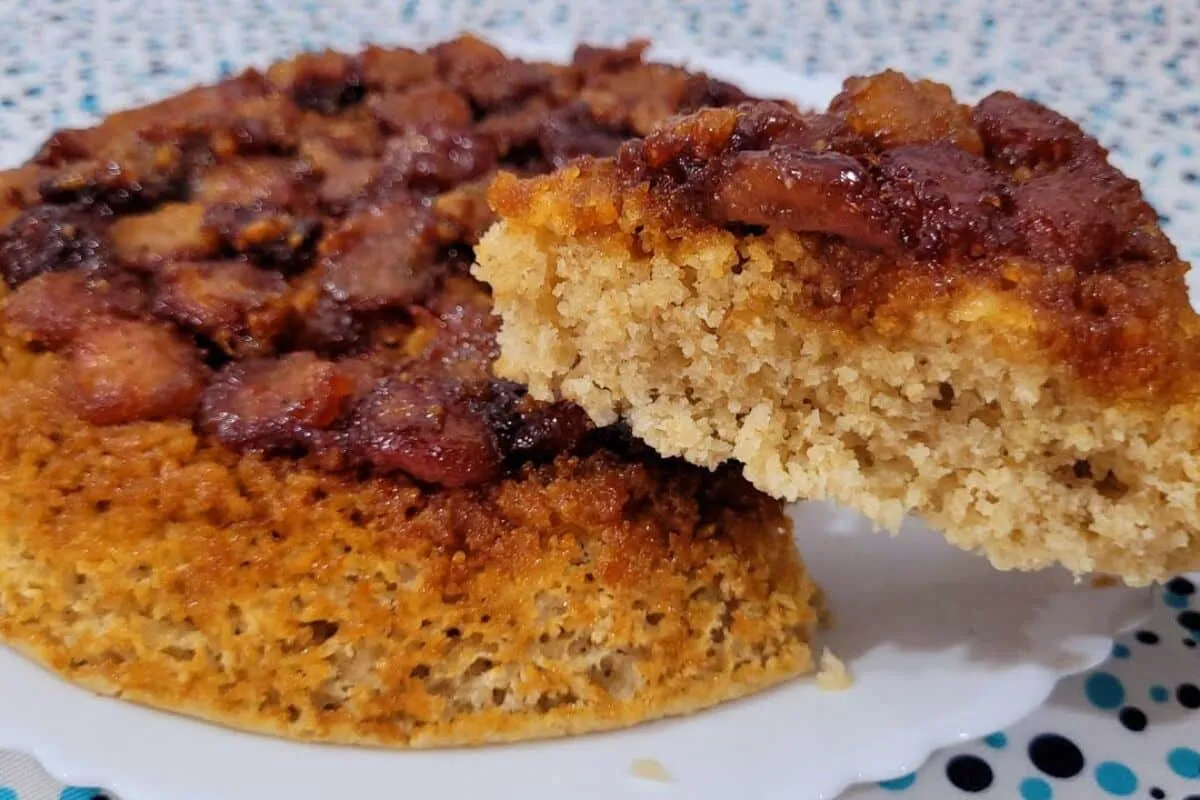Bolo de banana sem gluten e sem lactose bem fofinho para ser
