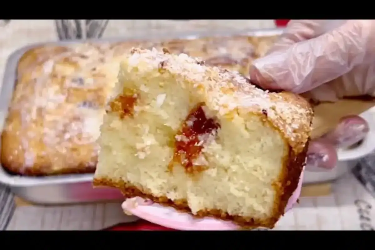 Bolo de cocada fofinho que derrete na boca com um gostinho m