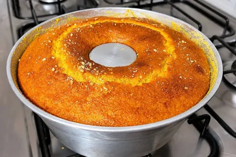 Bolo de flocao de milho incrivelmente fofinho e molhadinho p