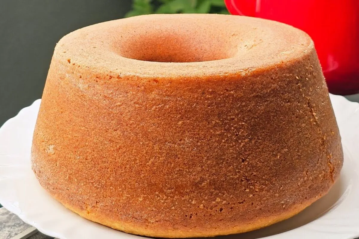 Bolo de fuba com creme de leite bem saboroso muito facil e r
