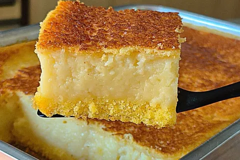 Bolo de fuba cremoso com um segredo para ficar com uma consi