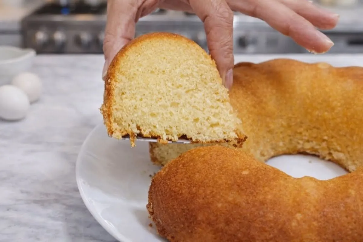 Bolo de leite condensado fofinho que desmancha na boca para