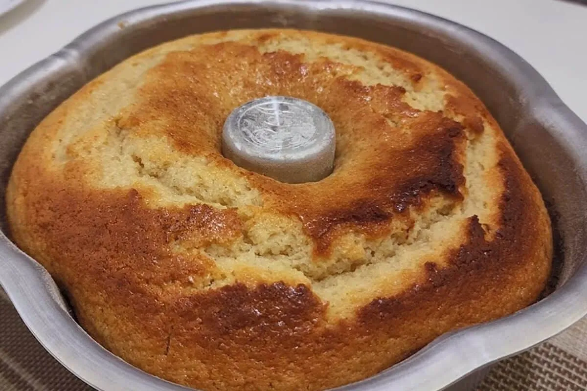 Bolo de limao fofinho e com aquela cobertura azedinha na med