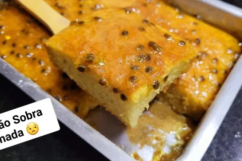 Bolo de maracuja fofinho com uma calda azedinha na medida ce