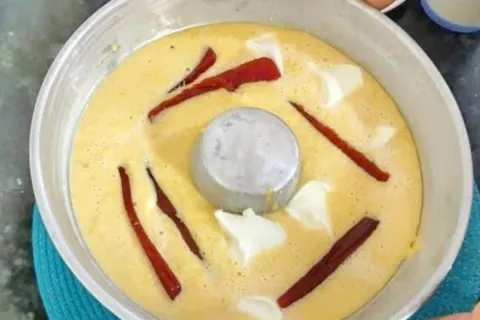 Bolo de milho com requeijao cremoso e goiabada bem recheado 