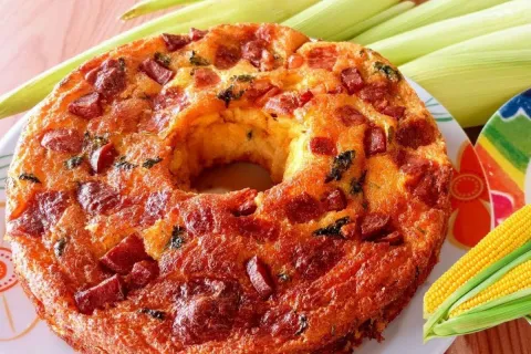 Bolo de milho salgado recheado caipira com aquele sabor incr