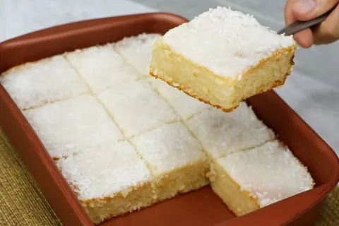 Bolo de tapioca granulada que nao leva trigo fica com uma te