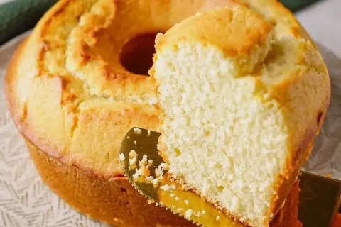 Bolo feito a mao de um jeito simples para voce preparar em p