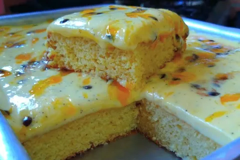 Bolo mousse de maracuja fofinho e com uma cobertura divina p