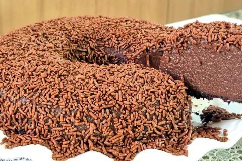 Brigadeirao cremoso feito de um jeito facil e rapido para se