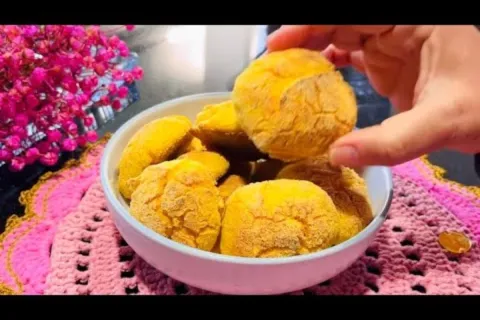 Broa de fuba com aquele segredo especial da roca para ficar 
