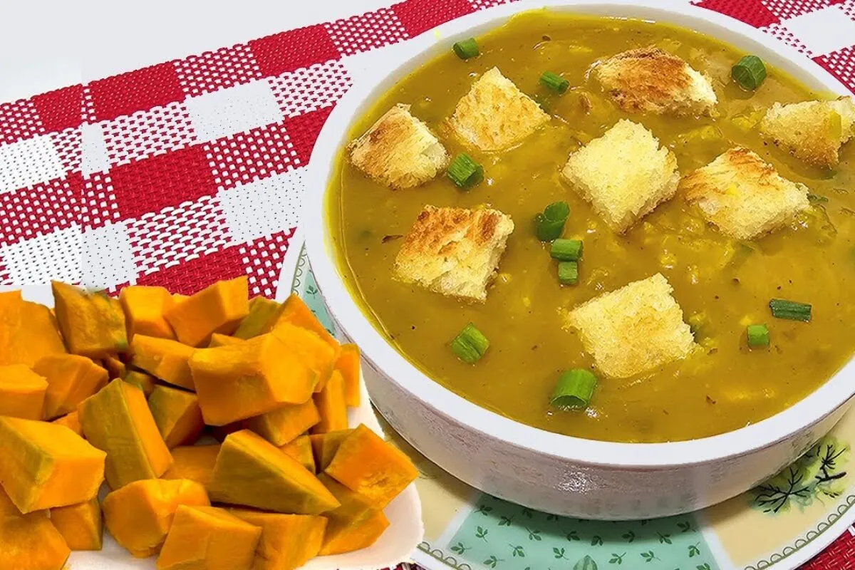 Caldo de abobora bem temperado quentinho e nutritivo para aq