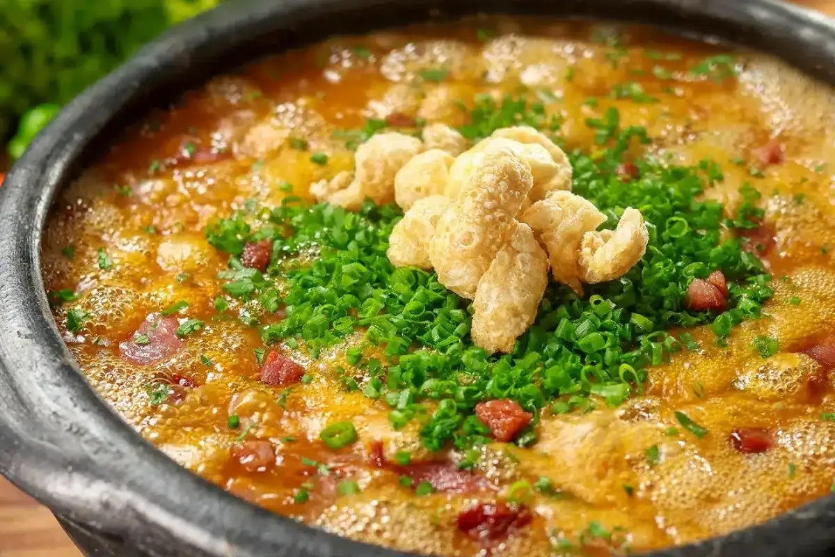 Caldo de mandioca tradicional estilo boteco