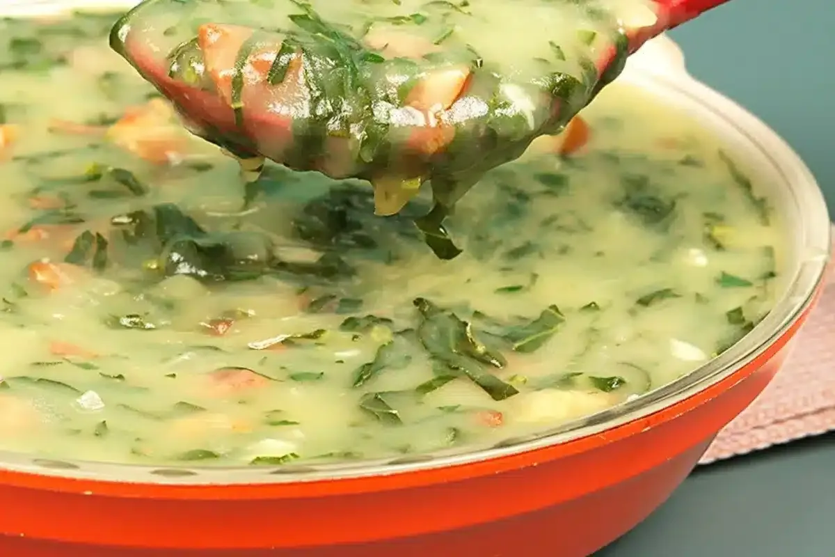 Caldo verde com calabresa facil de fazer uma refeicao quenti