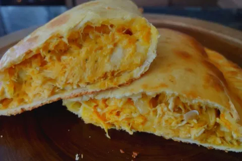 Calzone de frango para preparar de forma rapida e garantir u
