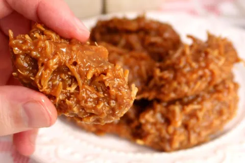 Cocada cremosa de colher tradicional feita de um jeito rapid