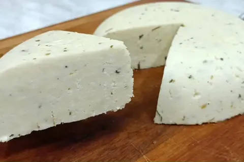 Como fazer queijo caseiro com ervas finas com ingredientes s