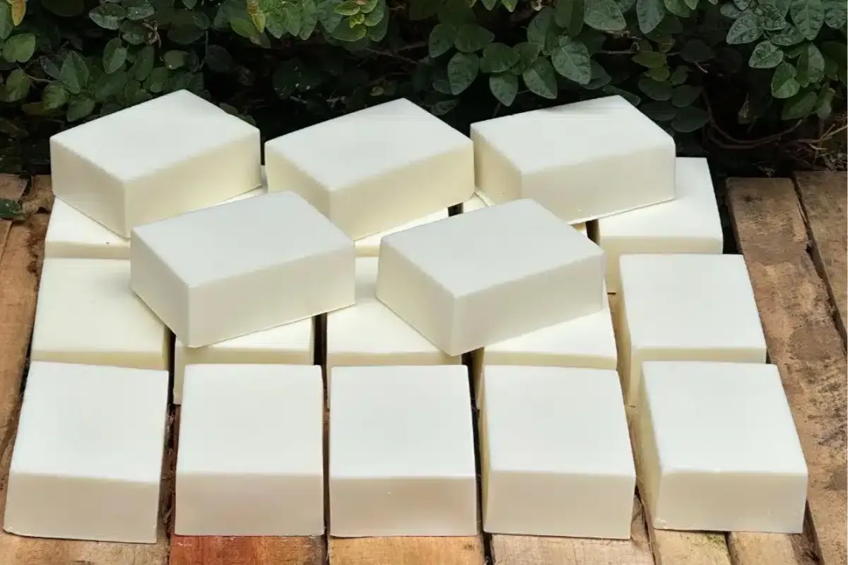 Como Fazer um Sabao Caseiro Facil que Rende Muito