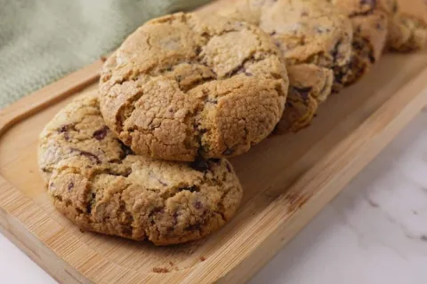 Cookies sem gluten com gotas de chocolate super crocantes po