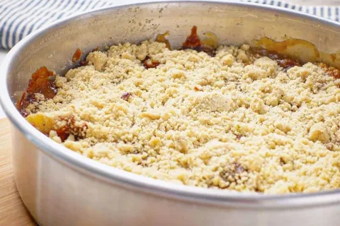 Crumble de banana com doce de leite uma sobremesa quentinha 