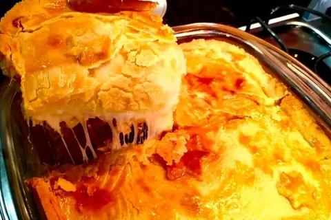 Empadao cremoso com uma massa leve que desmancha na boca e r