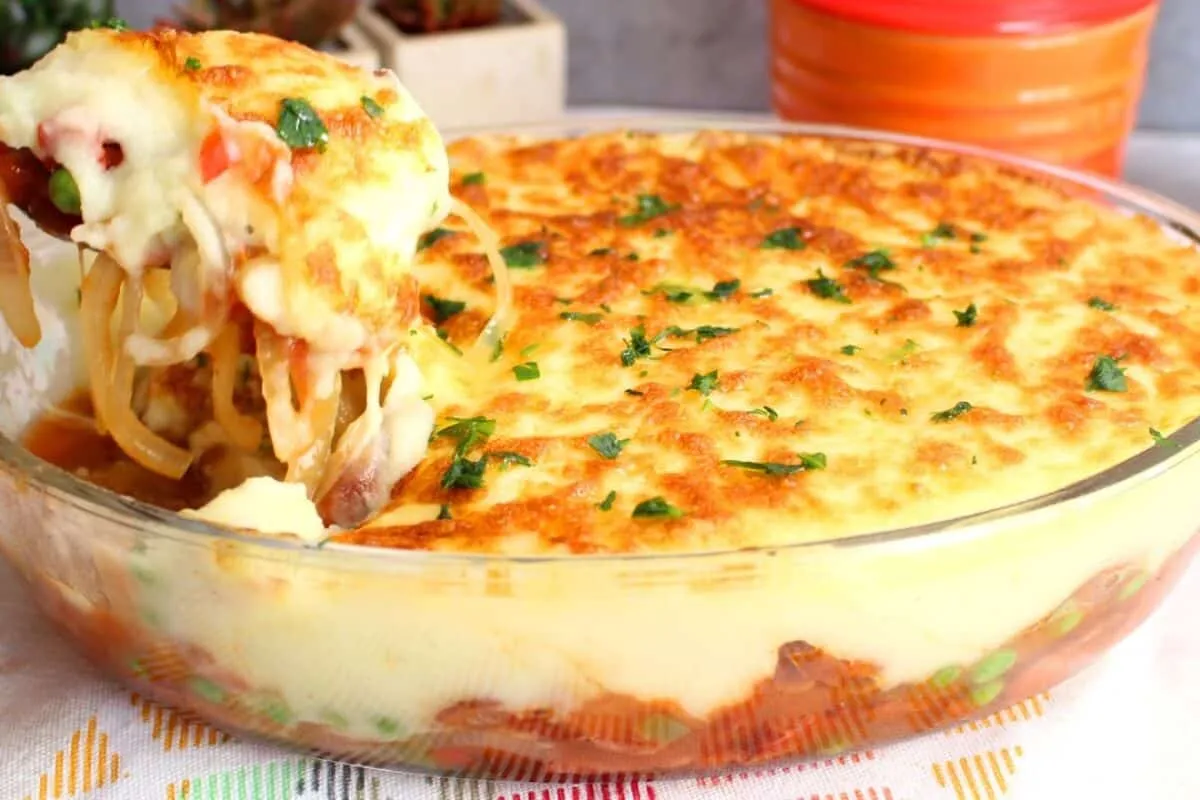 Escondidinho de calabresa bem queijudo com uma textura incri