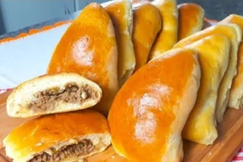 Esfiha de carne com massa fofinha e recheio bem temperado qu