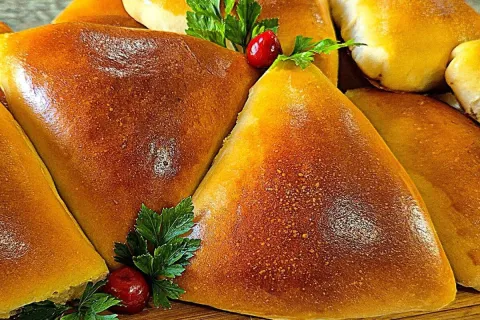 Esfiha de carne com uma massa super fofinha que nao tem como