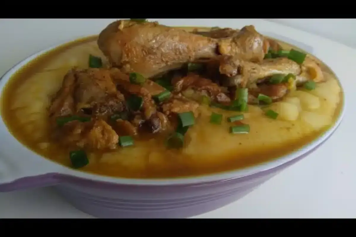 Frango com polenta mineira muito cremoso e bem temperado uma