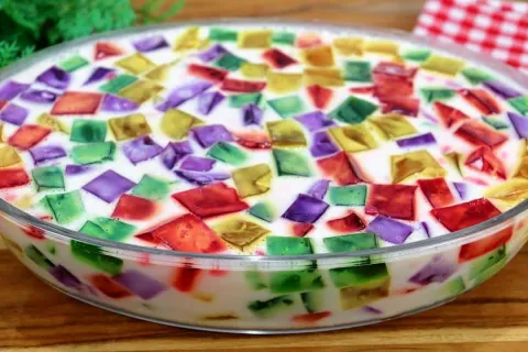 Gelatina na travessa bem colorida linda e deliciosa para faz