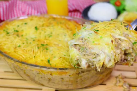 Gratinado de carne moida com queijo derretido por cima para 