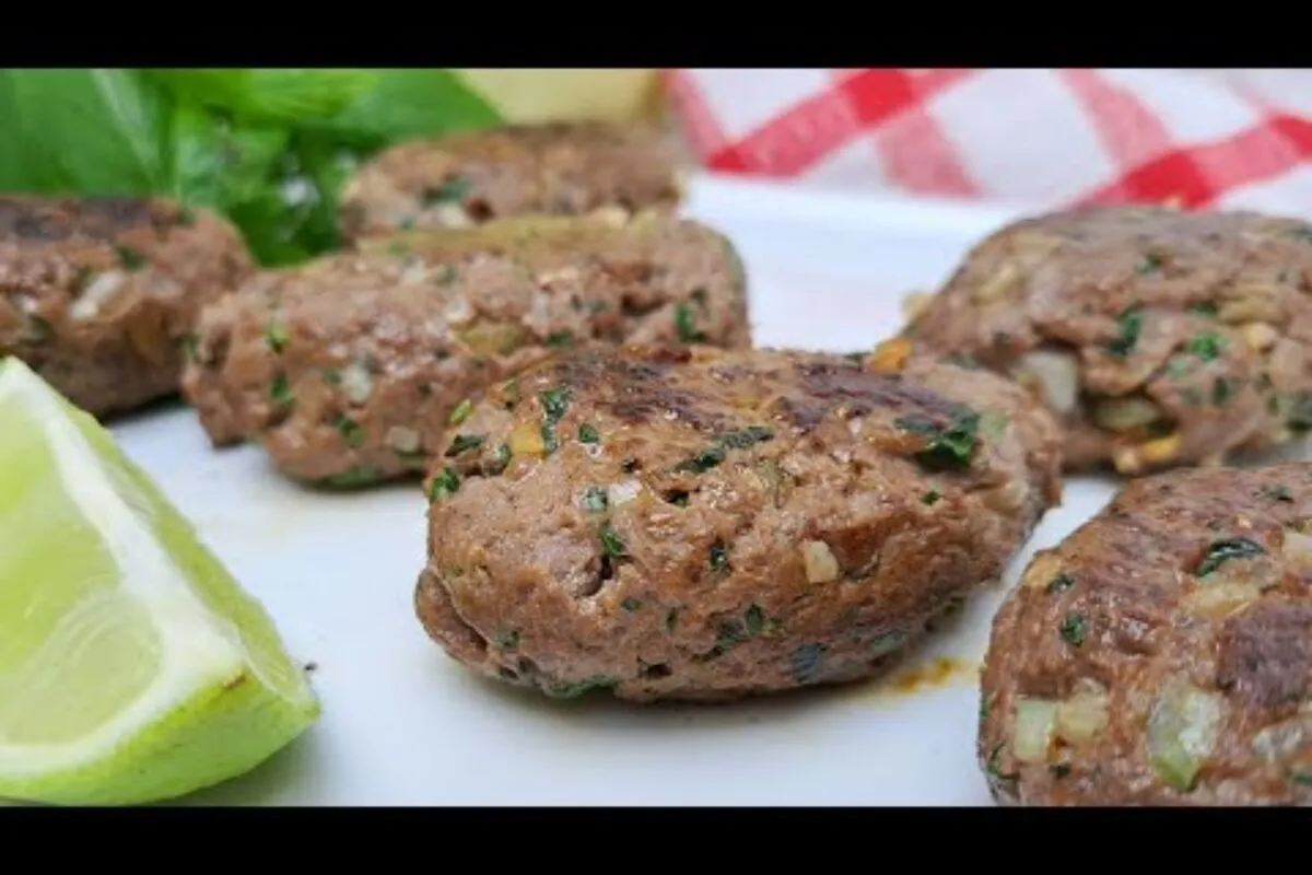 Kafta de carne moida na frigideira muito suculenta e bem tem