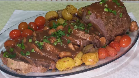 Lagarto ao molho madeira saboroso e suculento