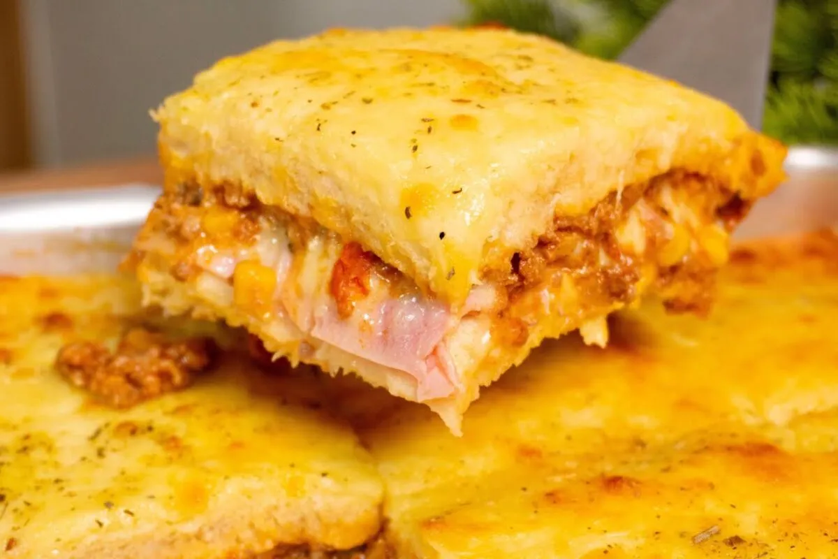 Lanche de forno bem recheado e pratico com muito queijo derr