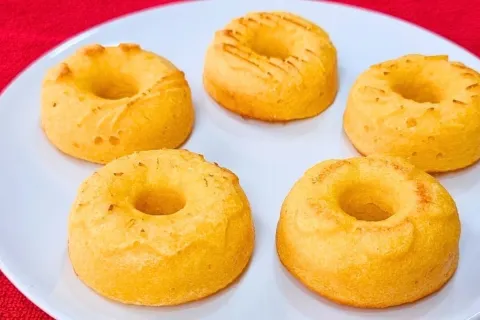 Lanche sem farinha feito com flocao e laranja uma opcao rapi