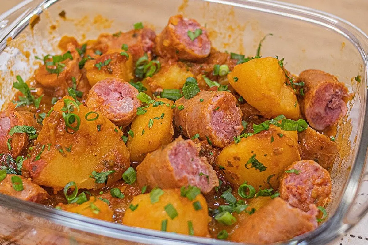 Linguica com batata bem douradinha saborosa e temperada no f