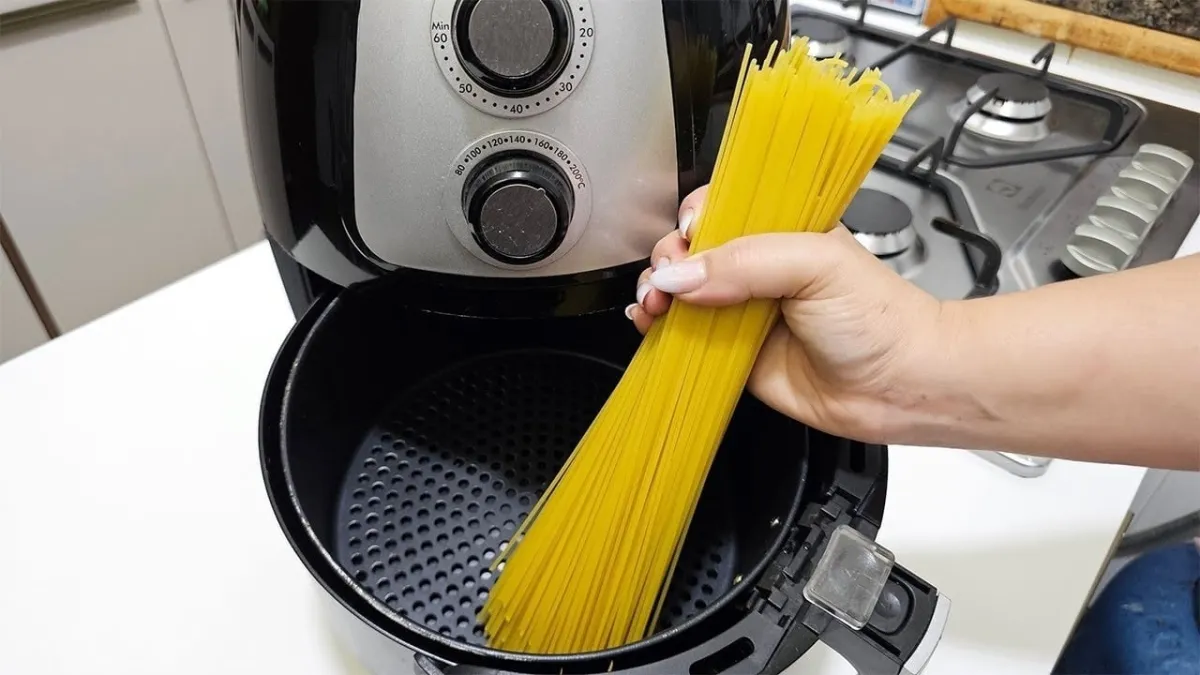 Macarrao na air fryer feito de um jeito pratico e surpreende