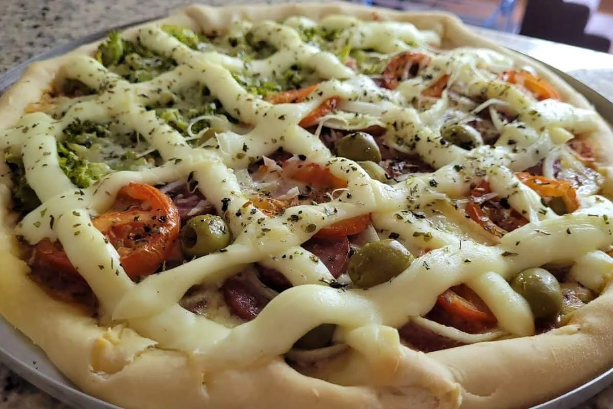 Massa de pizza caseira profissional para voce fazer para a f