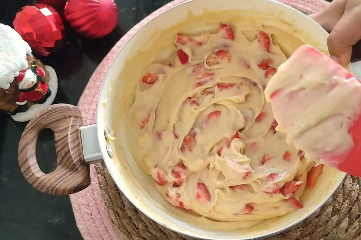 Merengue de morango com leite Ninho super facil e rapido uma
