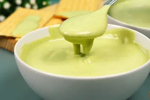 Molho verde de lanchonete super cremoso e bem temperado para